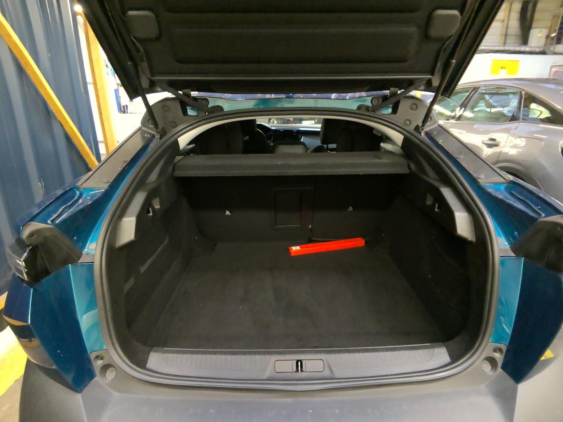 Peugeot 408 Hybrid 136 e-DCS6 Allure 2025