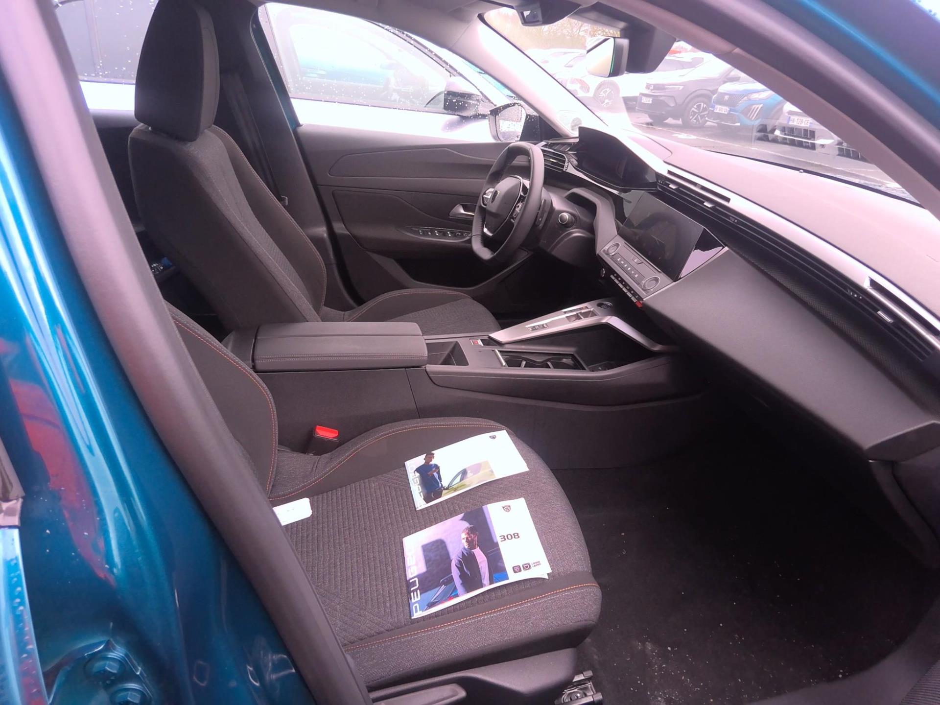 Peugeot 308 Hybrid 136 e-DCS6 Style 2025