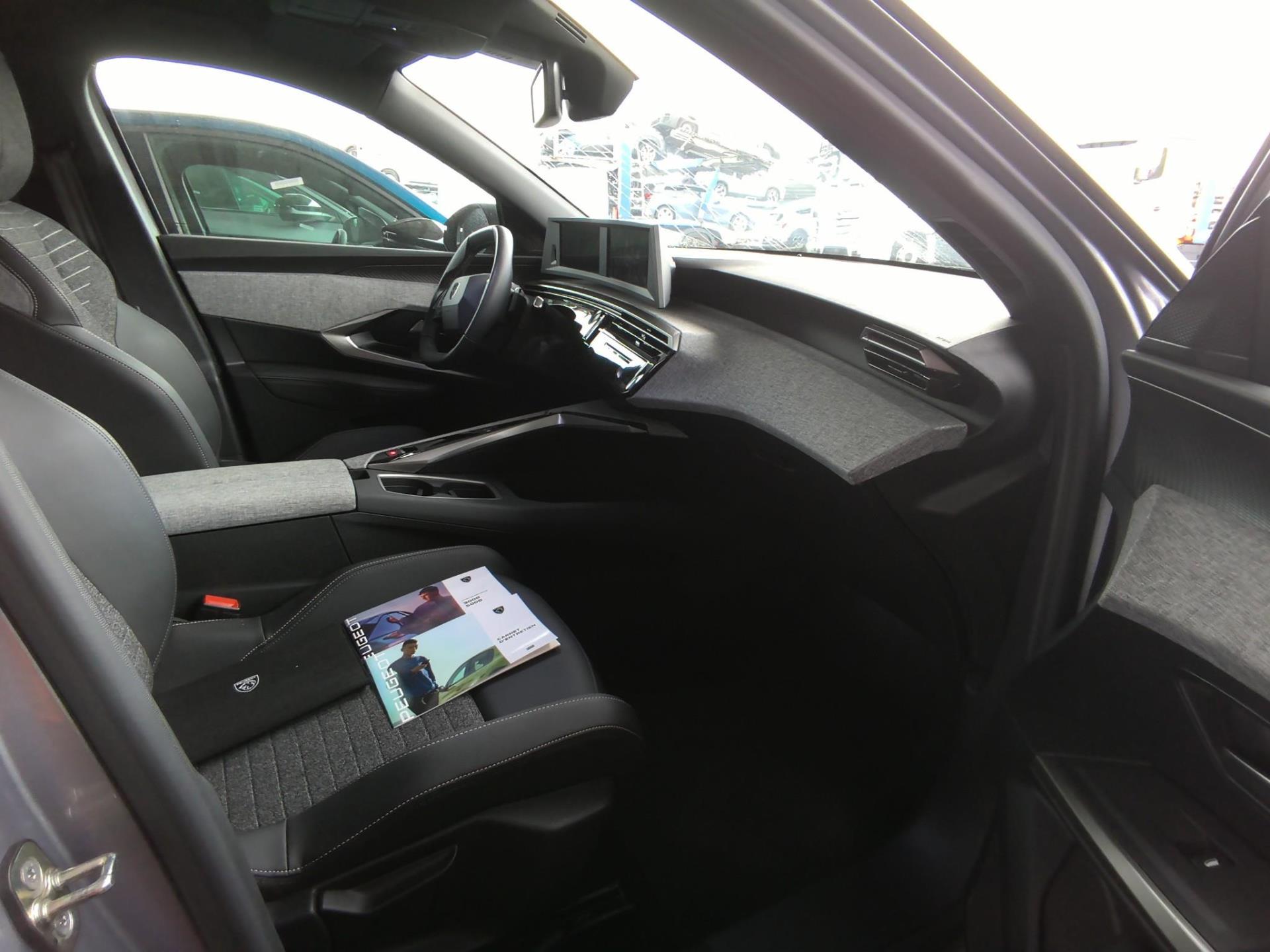 Peugeot 5008 Hybrid 145 ch e-DCS6 Allure 2025