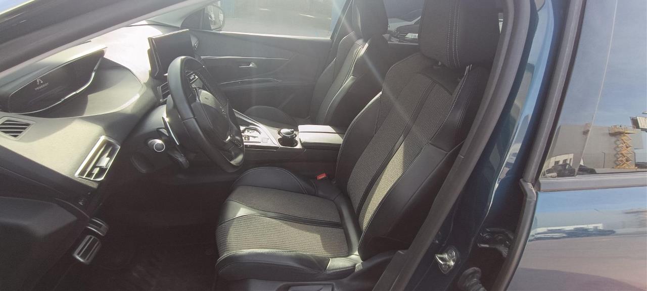 Foto Peugeot 3008 Hybrid 8