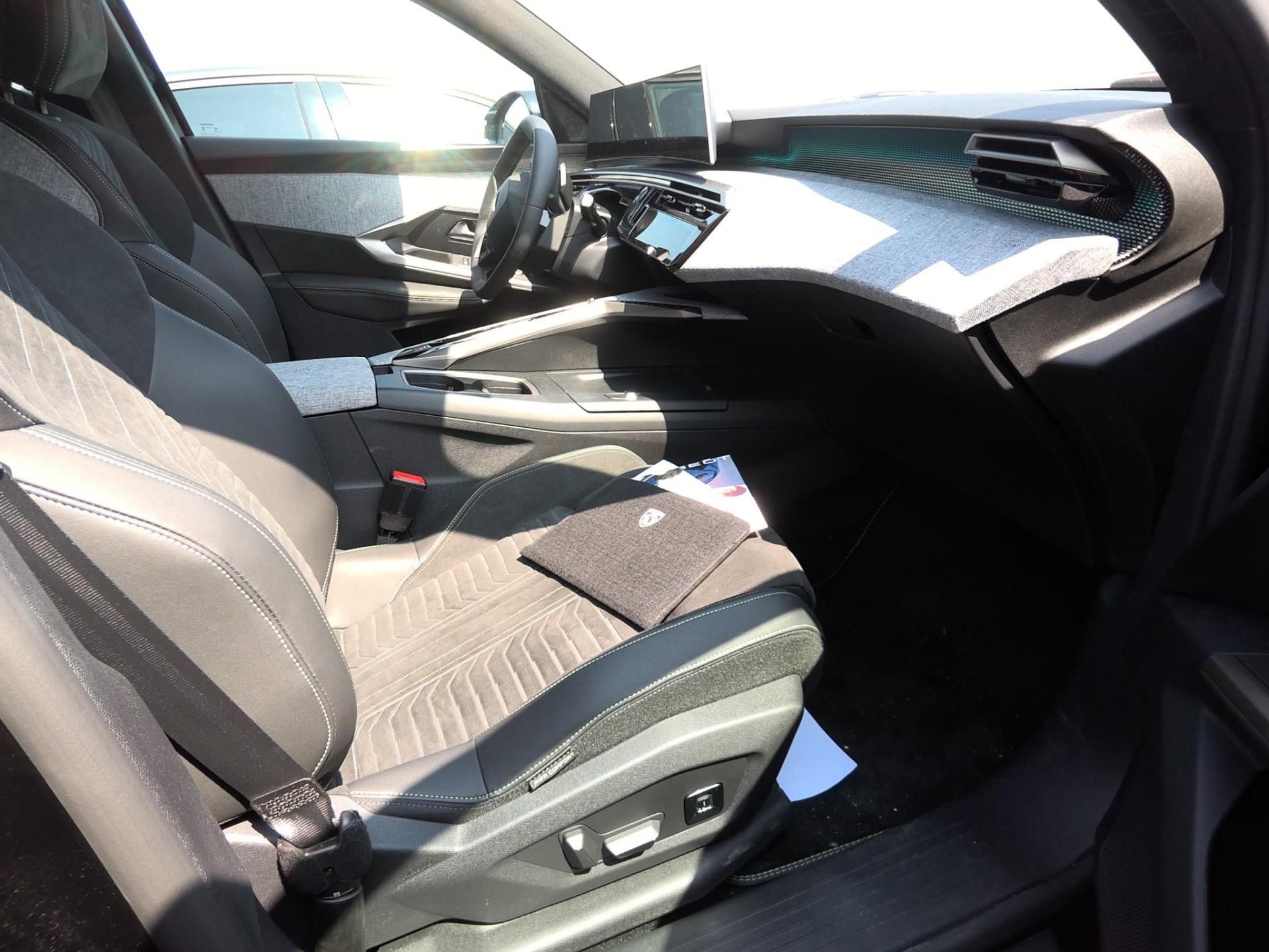 Peugeot 3008 Hybrid 145 e-DCS6 GT 2025