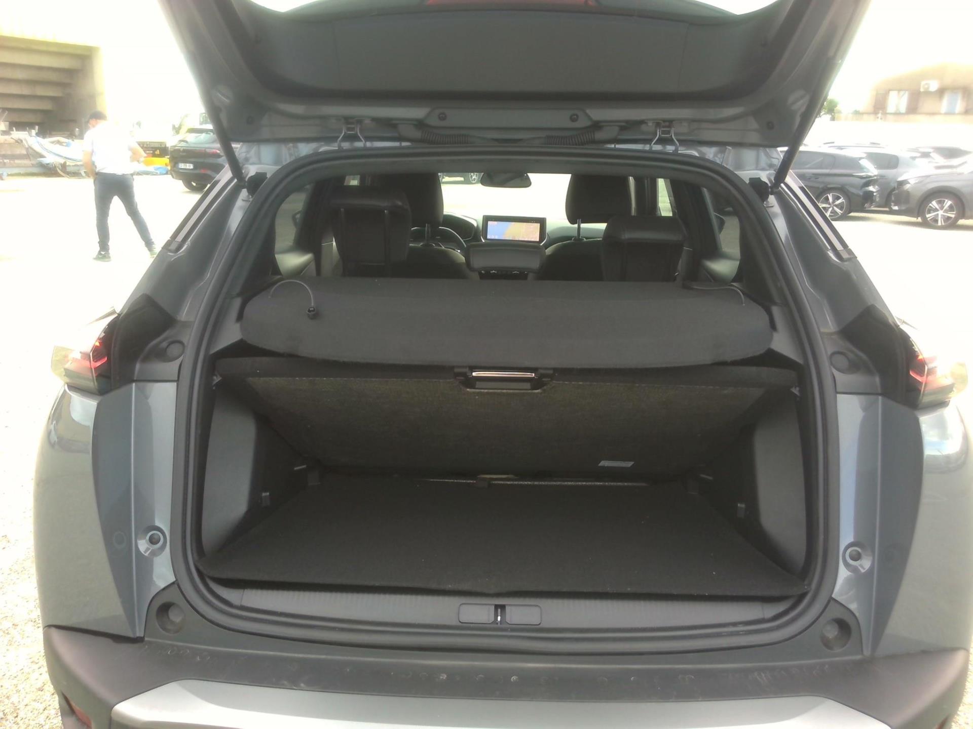 Peugeot 2008 Hybrid 136 e-DCS6 Allure 2024