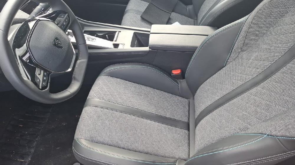Foto Peugeot 408 13