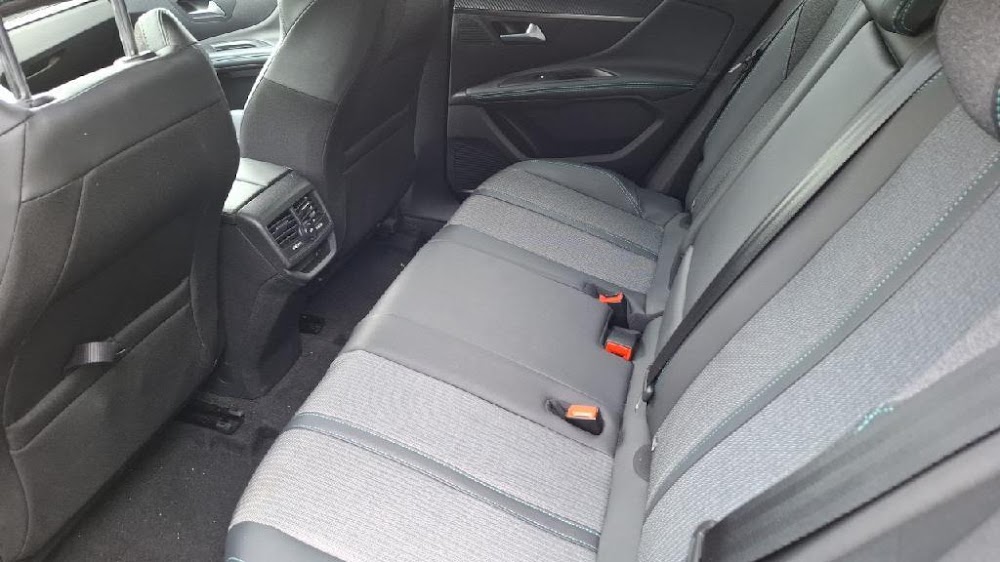 Foto Peugeot 3008 Hybrid 16