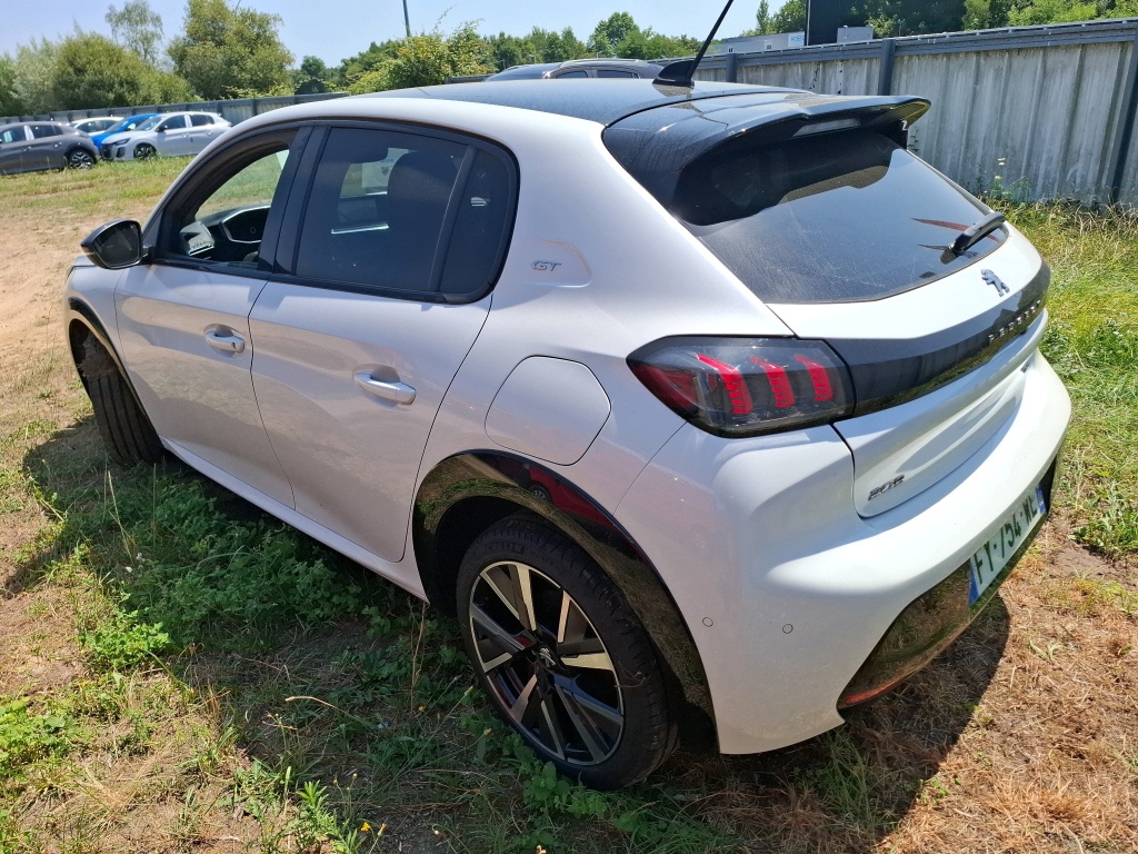 Peugeot 208 PureTech 100 S&S EAT8 GT 2021