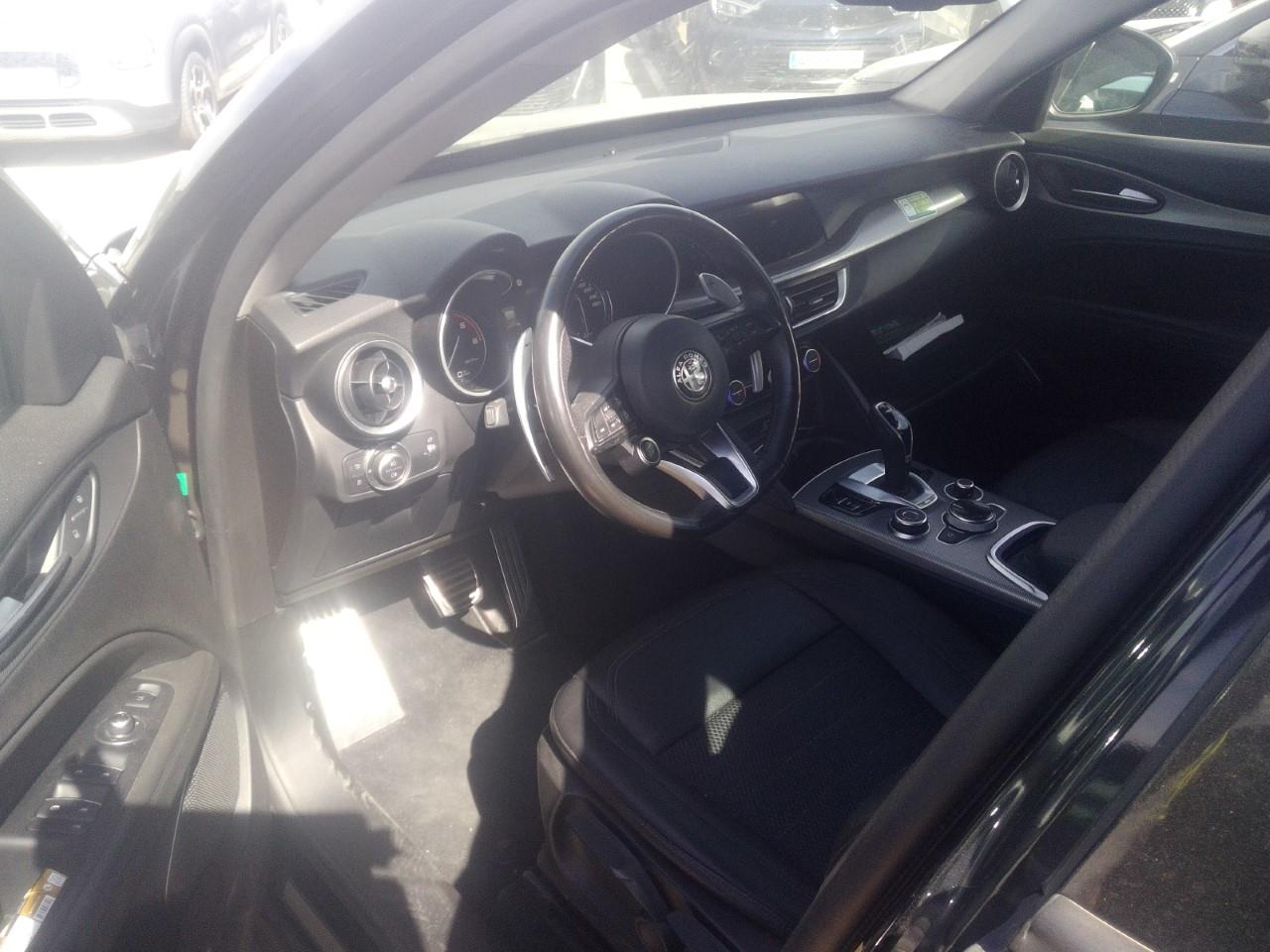 Foto Alfa Romeo Stelvio 4