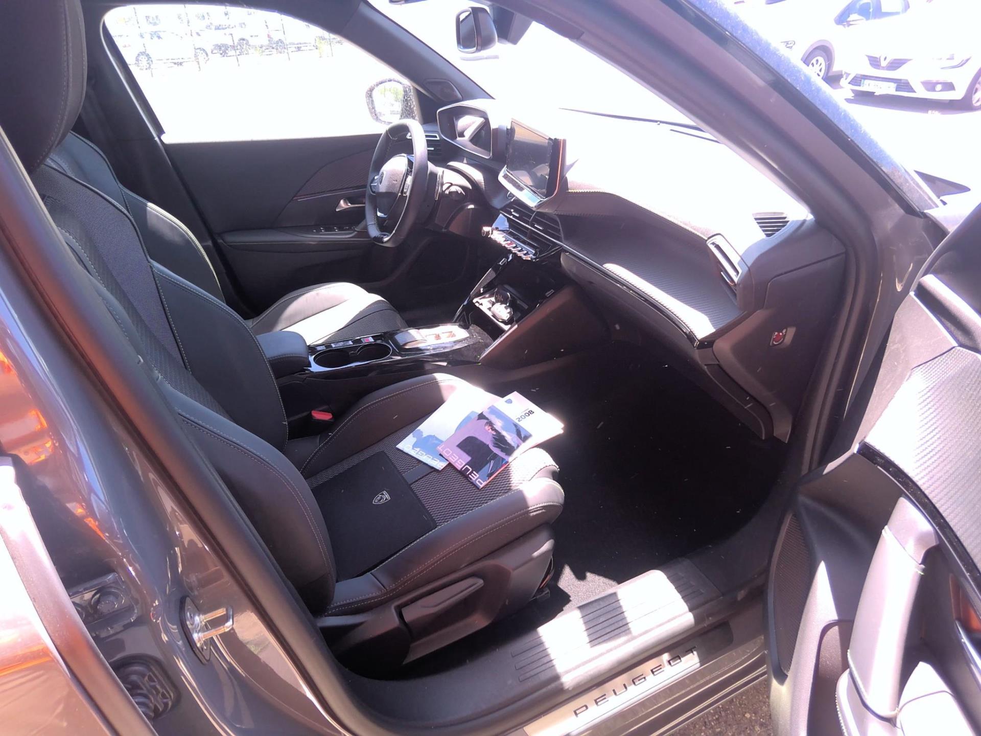 Peugeot 2008 Hybrid 136 e-DCS6 GT 2025