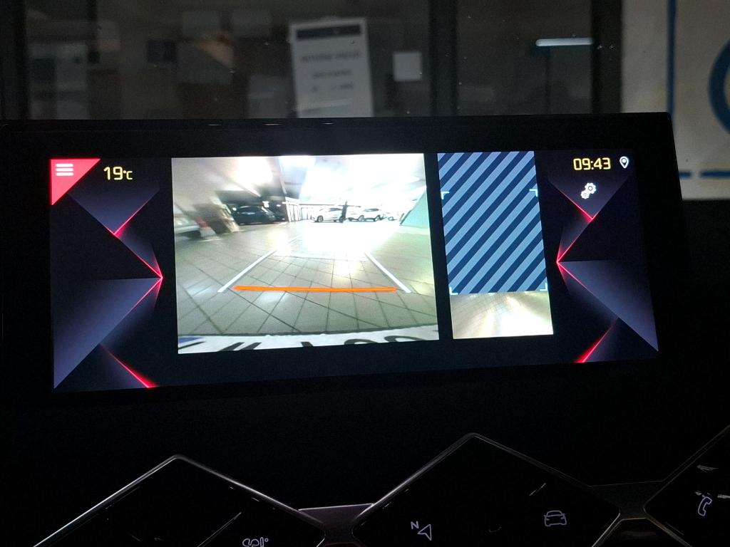 DS DS3 Crossback PureTech 130 EAT8 Ines de la Fressange Paris 2021
