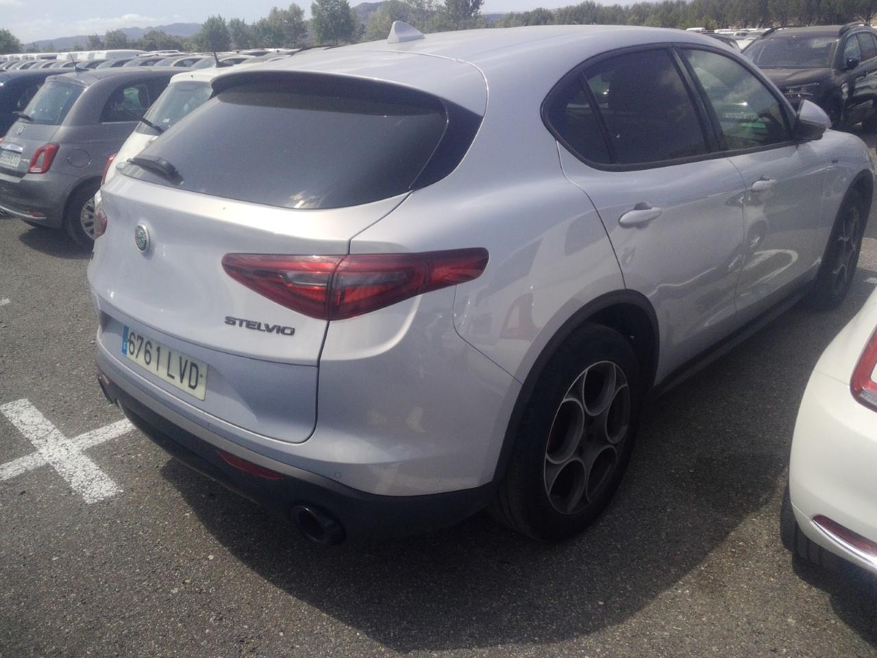 Foto Alfa Romeo Stelvio 4