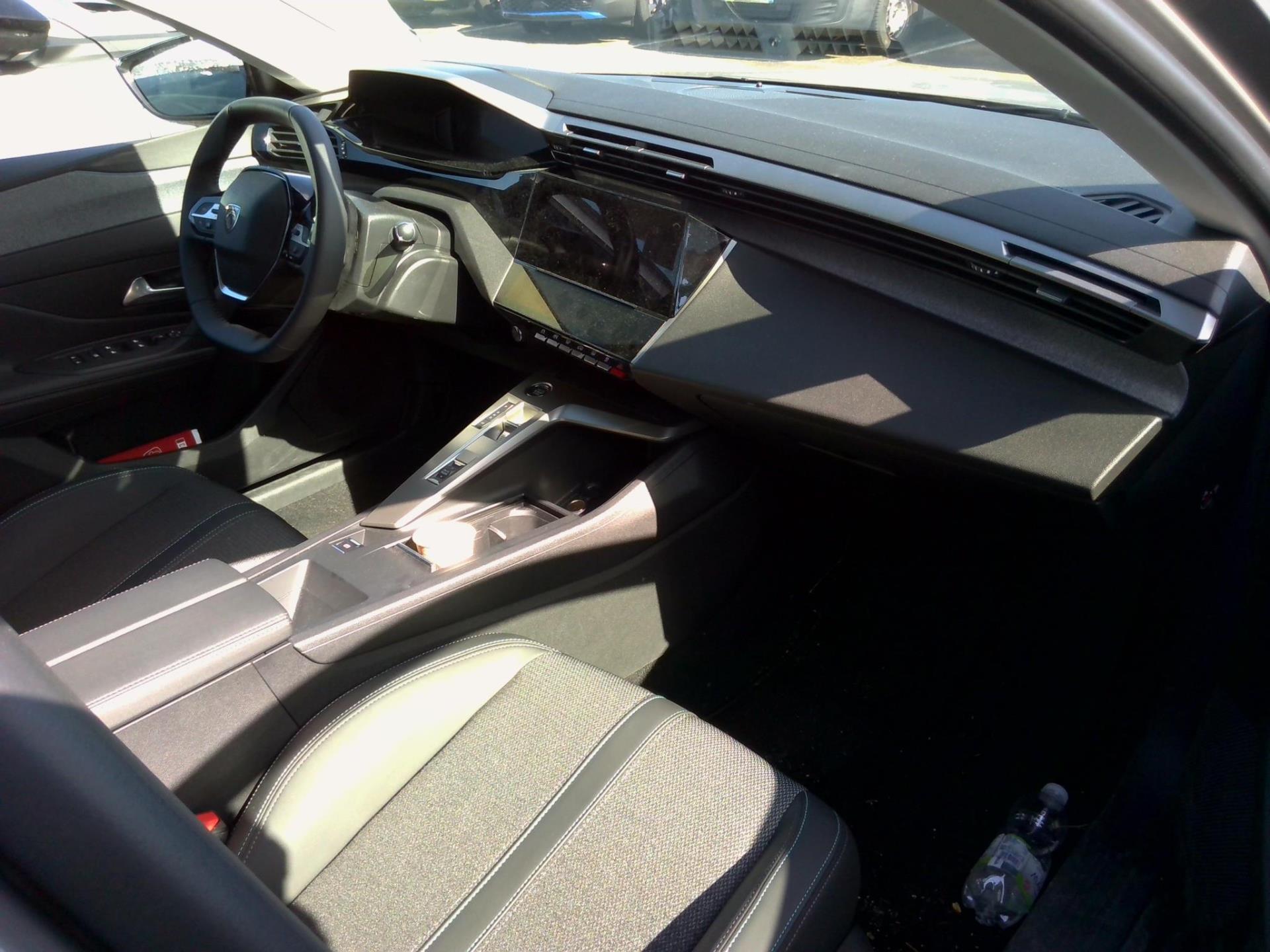 Peugeot 308 Hybrid 136 e-DCS6 Allure 2025