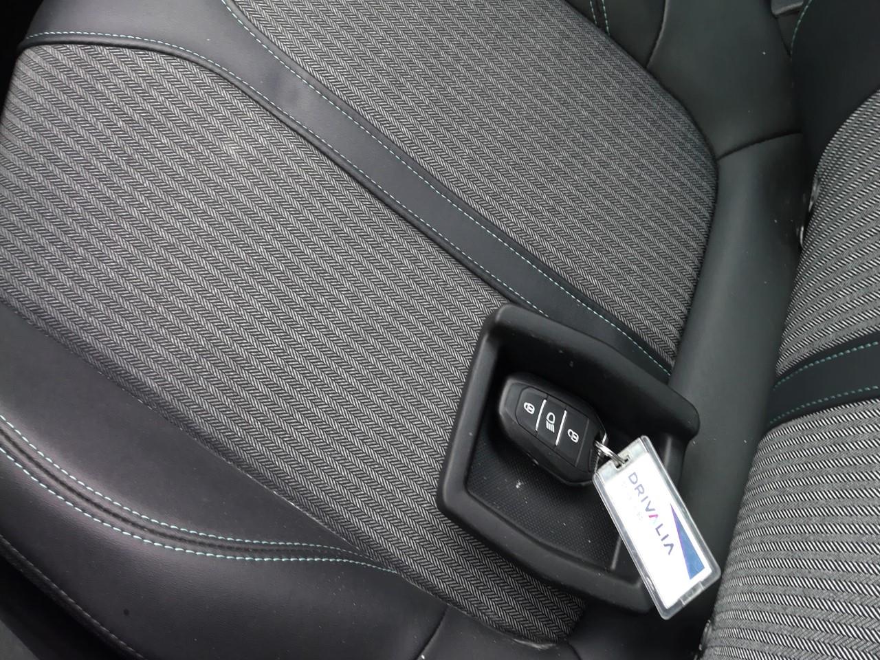 Foto Peugeot 3008 Hybrid 9