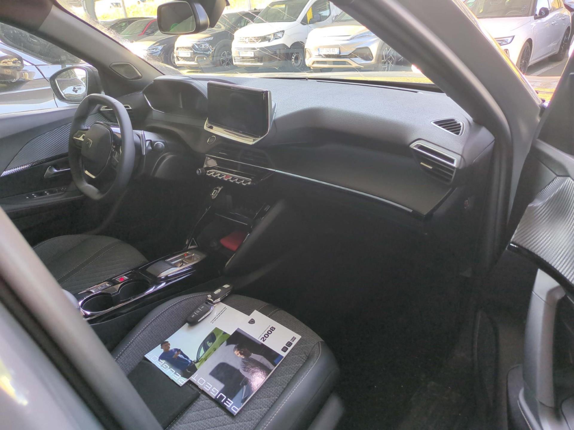 Peugeot 2008 Hybrid 145 e-DCS6 Allure 2025
