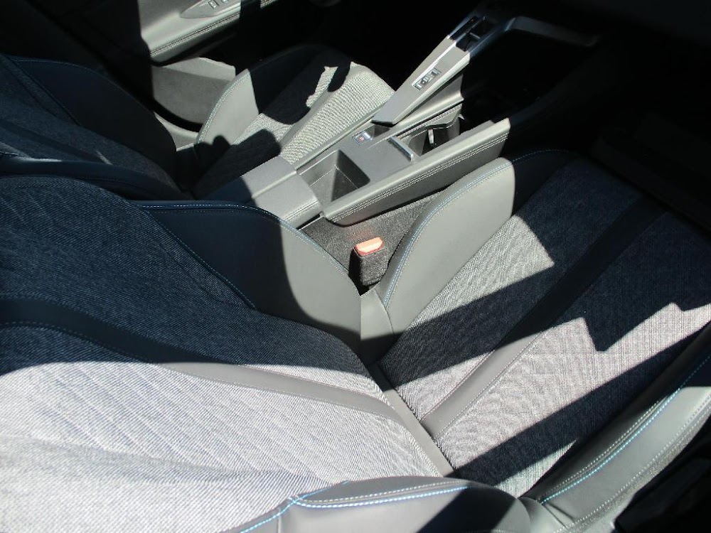 Foto Peugeot 408 13