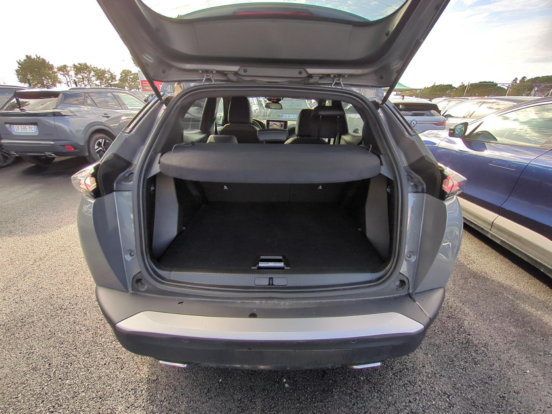 Peugeot 2008 Hybrid 136 e-DCS6 Allure 2024