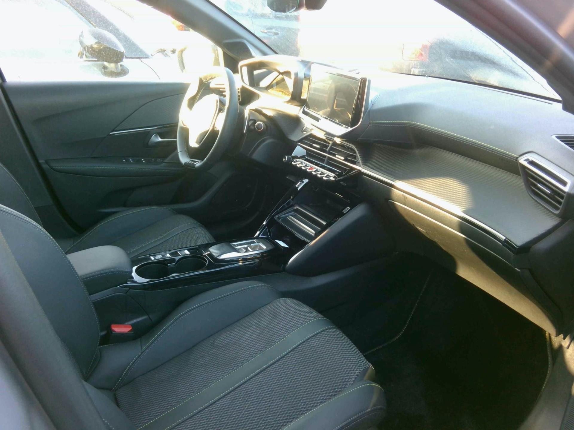 Peugeot 208 Hybrid 136 e-DCS6 GT 2024