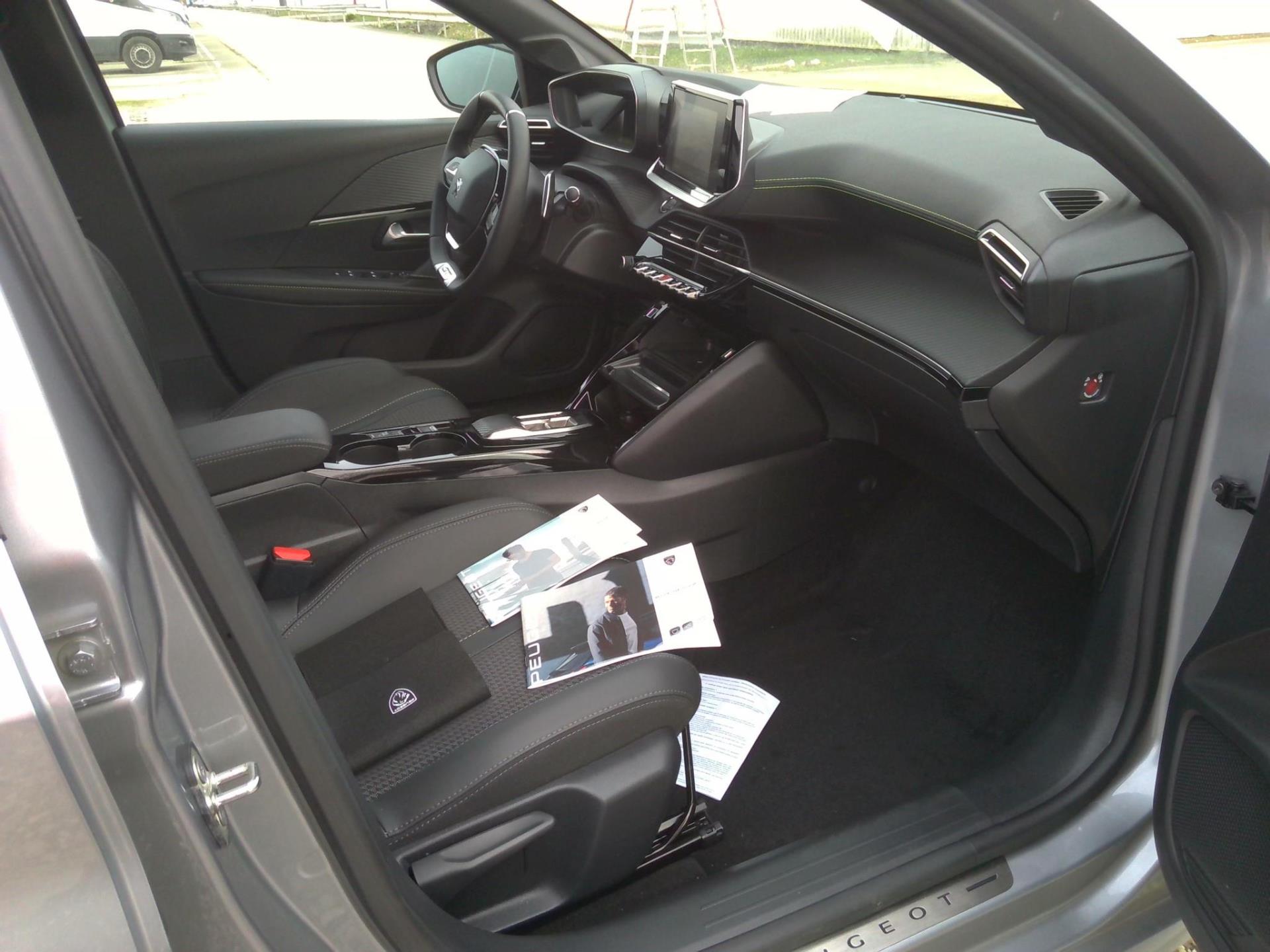 Peugeot 208 PureTech 100 S&S EAT8 GT 2023