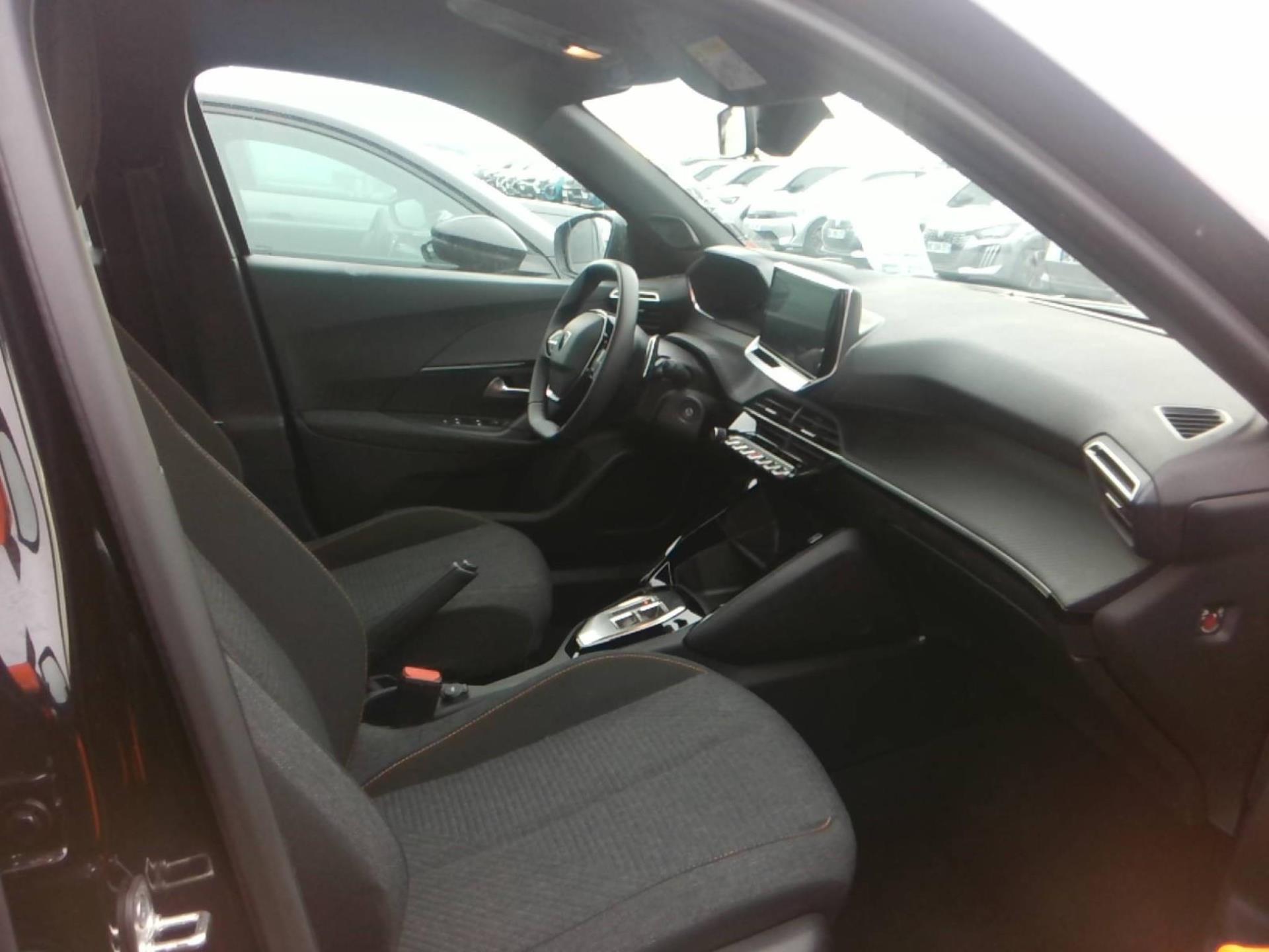 Peugeot 2008 Hybrid 145 e-DCS6 Style 2025