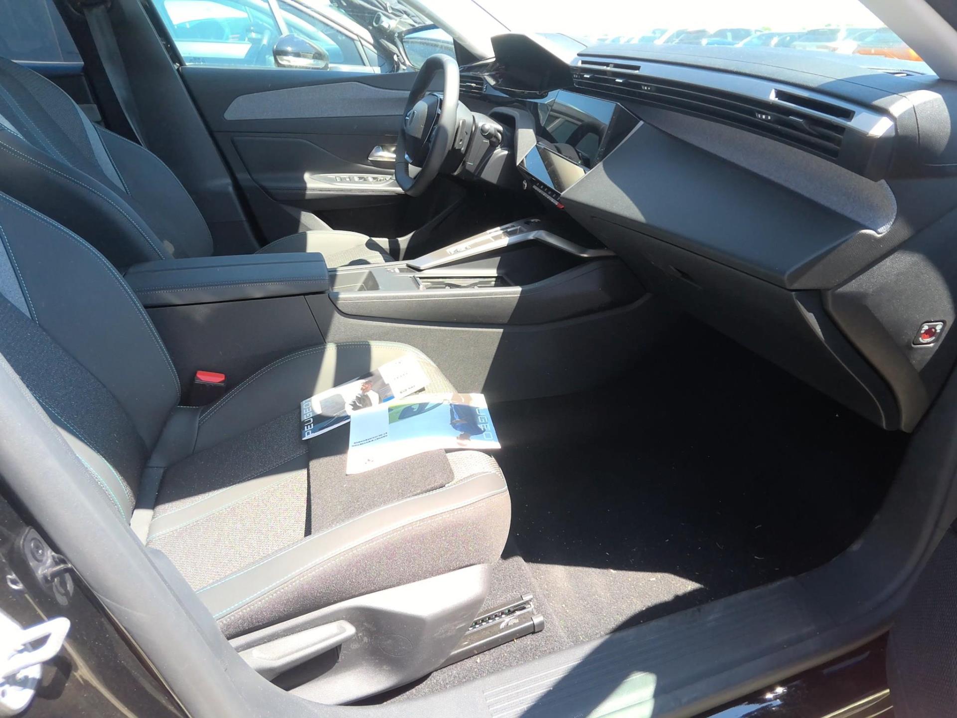Peugeot 308 SW Hybrid 136 e-DCS6 Allure 2025