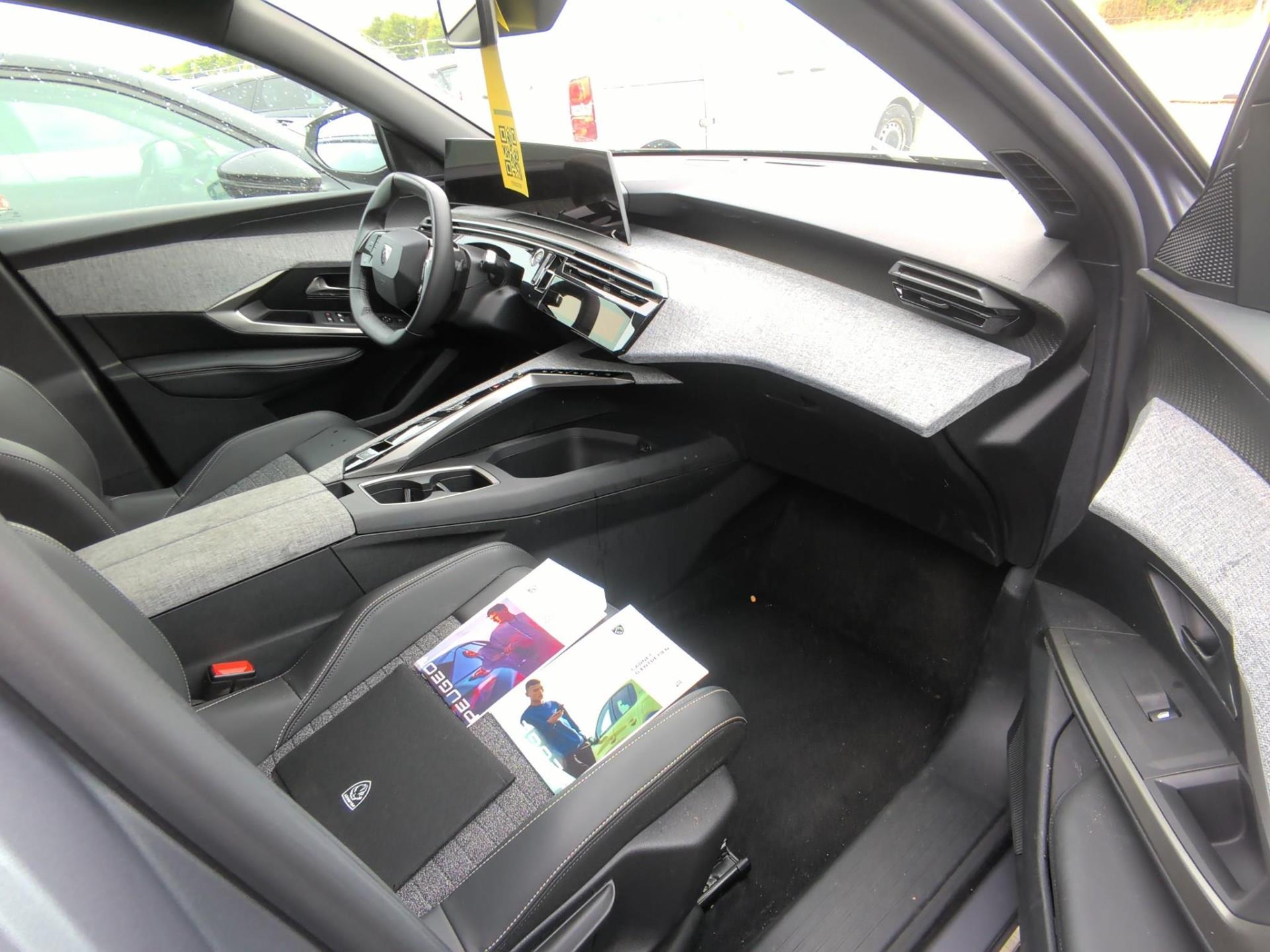 Peugeot 5008 Hybrid 145 ch e-DCS6 Allure 2025