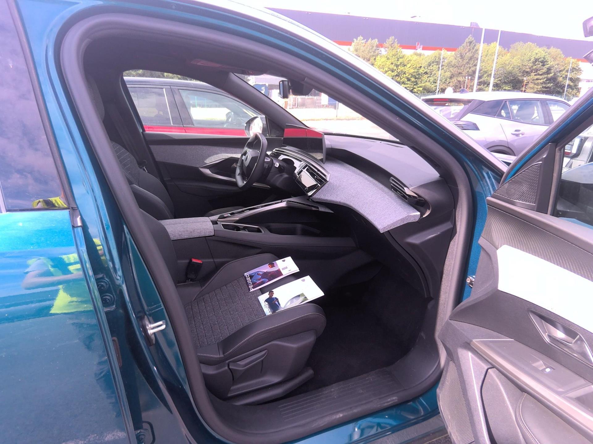 Peugeot 3008 Hybrid 145 e-DCS6 Allure 2025