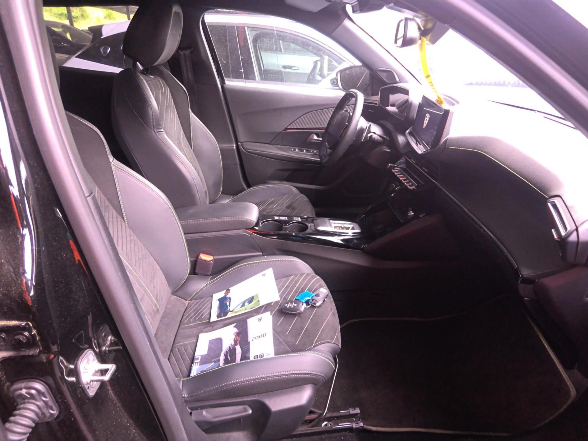 Peugeot 2008 Hybrid 136 e-DCS6 GT 2025