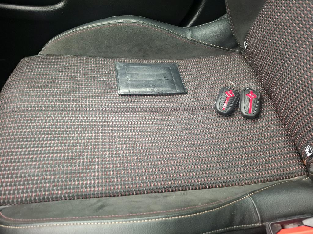 DS DS3 Crossback BlueHDi 130 EAT8 Performance Line+ 2023