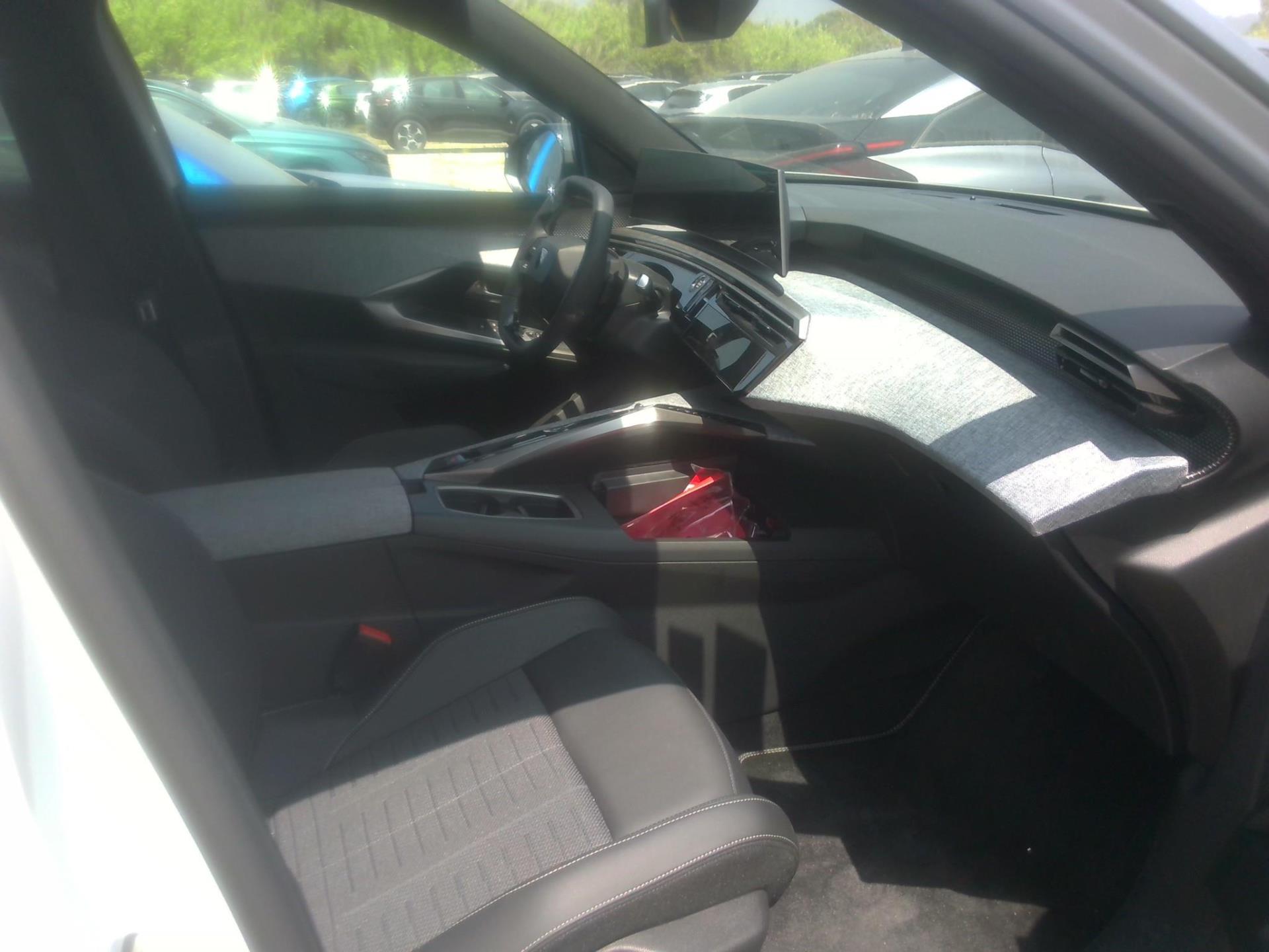 Peugeot 3008 Hybrid 136 e-DCS6 GT 2025