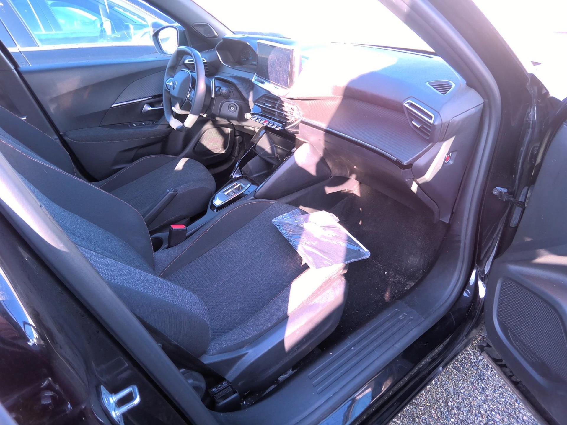 Peugeot 2008 Hybrid 136 e-DCS6 Style 2025