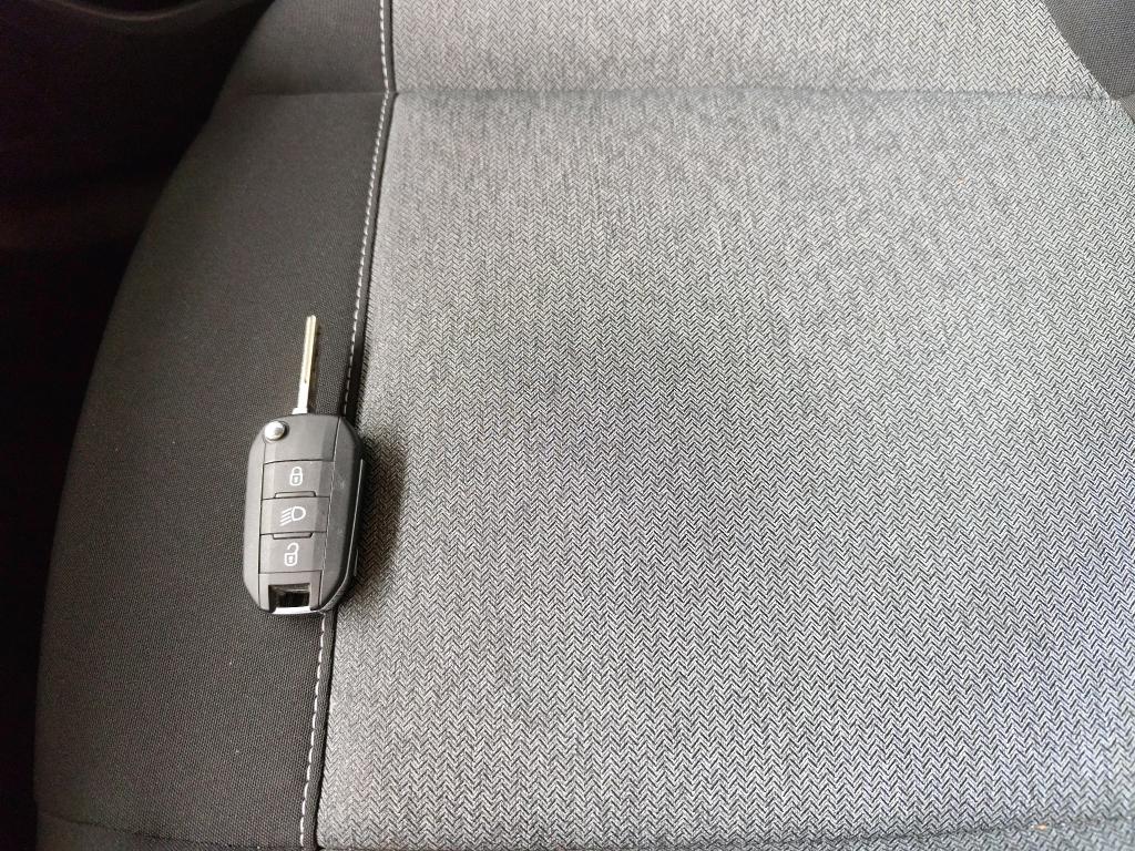 Citroen C4 SOCIETE BLUEHDI 130 S&S EAT8 FEEL NAV BUSINESS R 2022