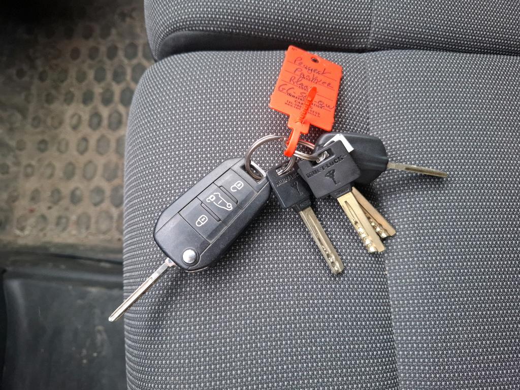 Peugeot PARTNER FOURGON STANDARD 650 KG BLUEHDI 100 S&S BVM5 PREMIUM 2021