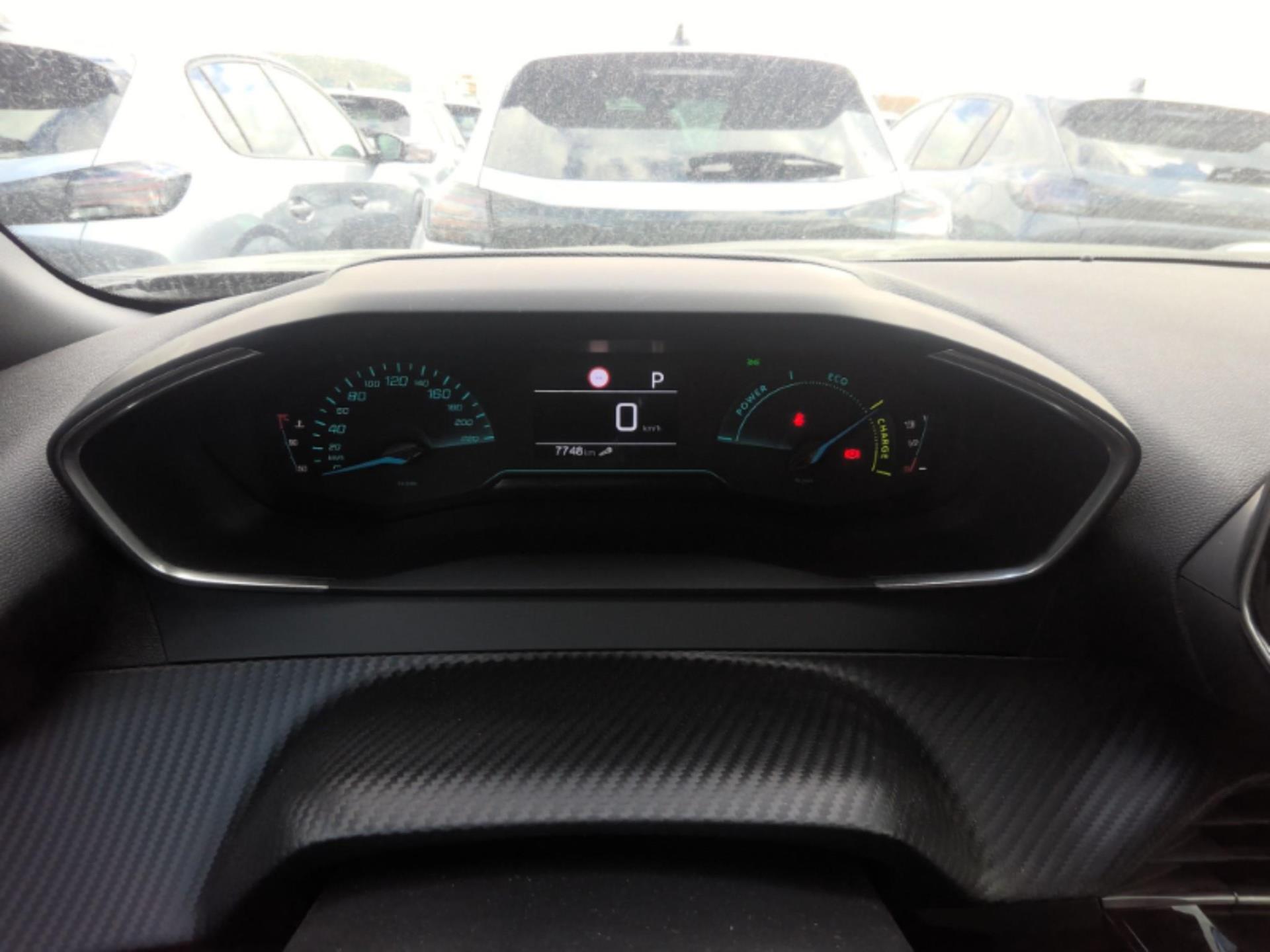 Peugeot 2008 Hybrid 136 e-DCS6 Style 2025