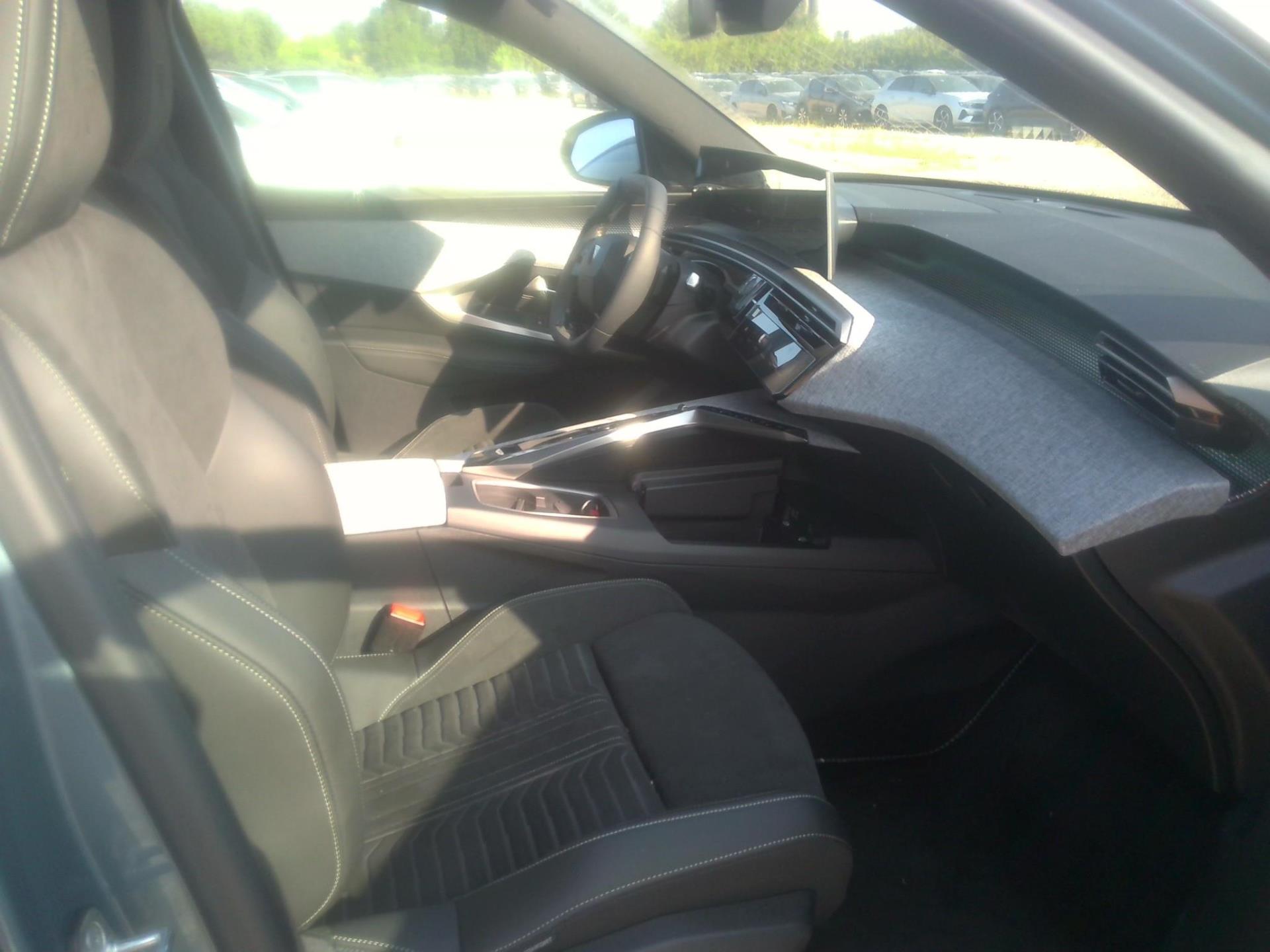 Peugeot 3008 Hybrid 145 e-DCS6 GT 2025