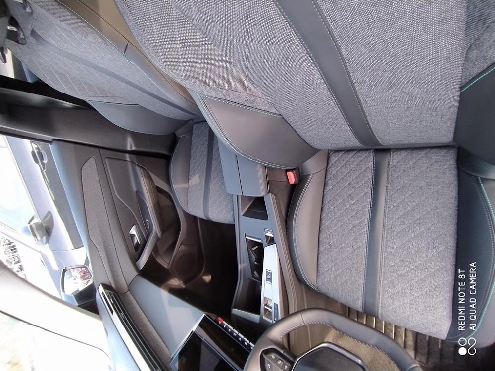 Foto Peugeot 408 10