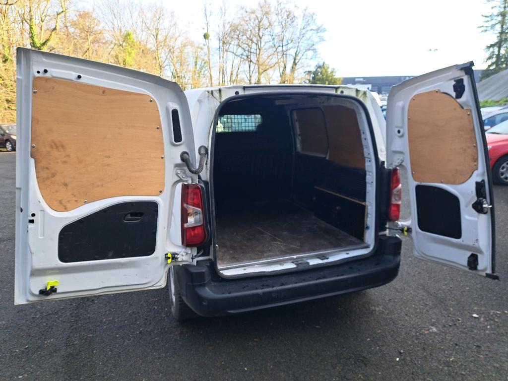 Peugeot PARTNER FOURGON STANDARD 650 KG BLUEHDI 130 S&S EAT8 ASPHALT 2021
