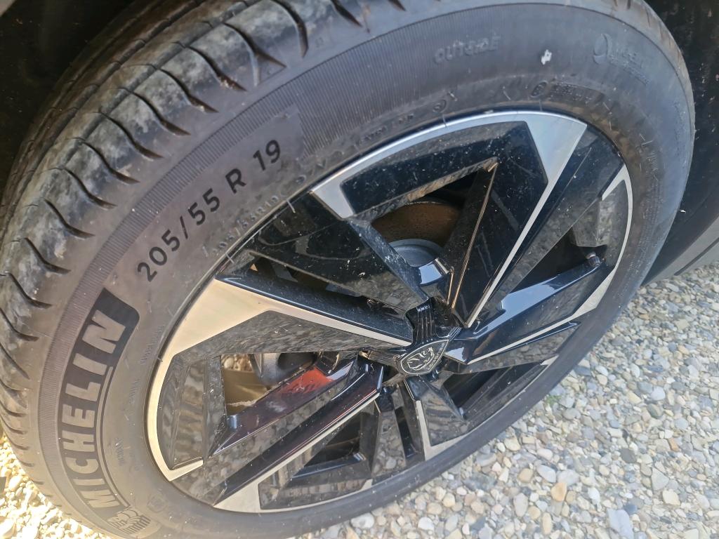 Peugeot 408 Hybrid 136 e-DCS6 Allure 2024