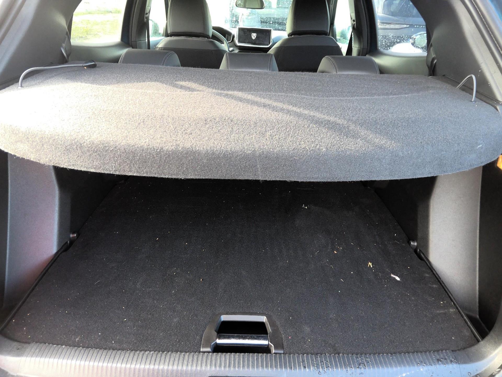 Peugeot 2008 Hybrid 136 e-DCS6 Allure 2025