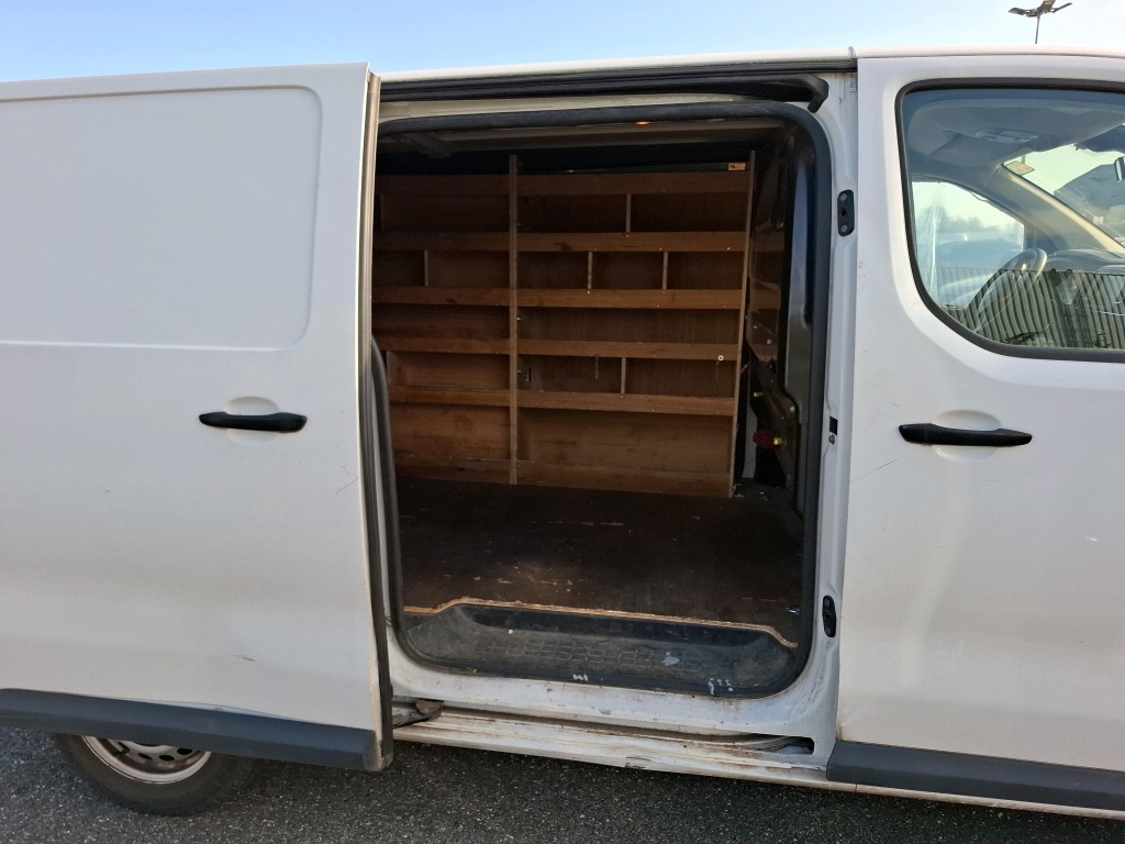 Peugeot EXPERT FGN TOLE STANDARD 2.0 BLUEHDI 120 S&S BVM6 ASPHALT 2020