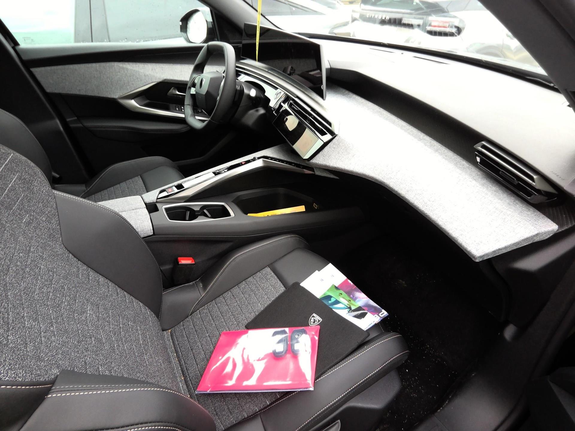 Peugeot 3008 Hybrid 145 e-DCS6 Allure Business 2025