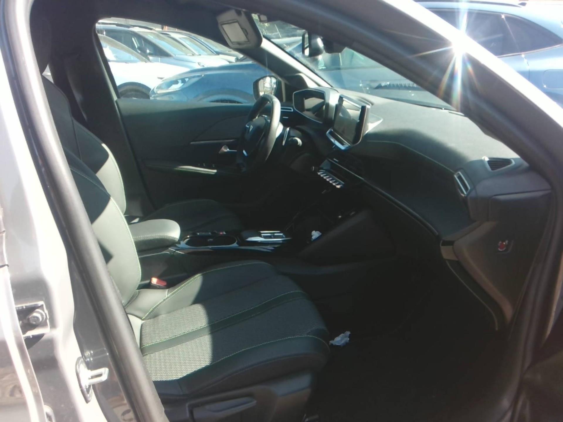 Peugeot 208 Hybrid 110 e-DCS6 GT 2025