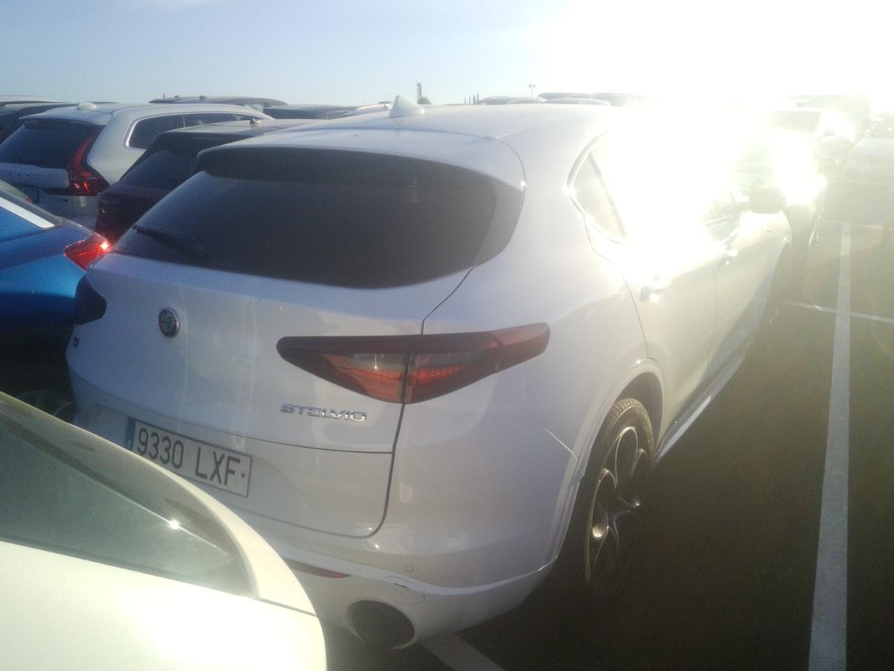 Foto Alfa Romeo Stelvio 4