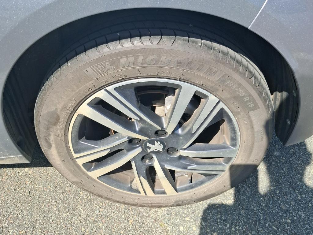Peugeot 208 PureTech 100 S&S EAT8 Style 2023
