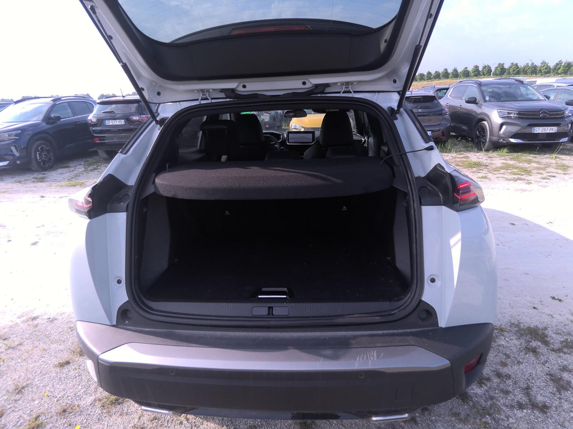 Peugeot 2008 Hybrid 136 e-DCS6 GT 2025