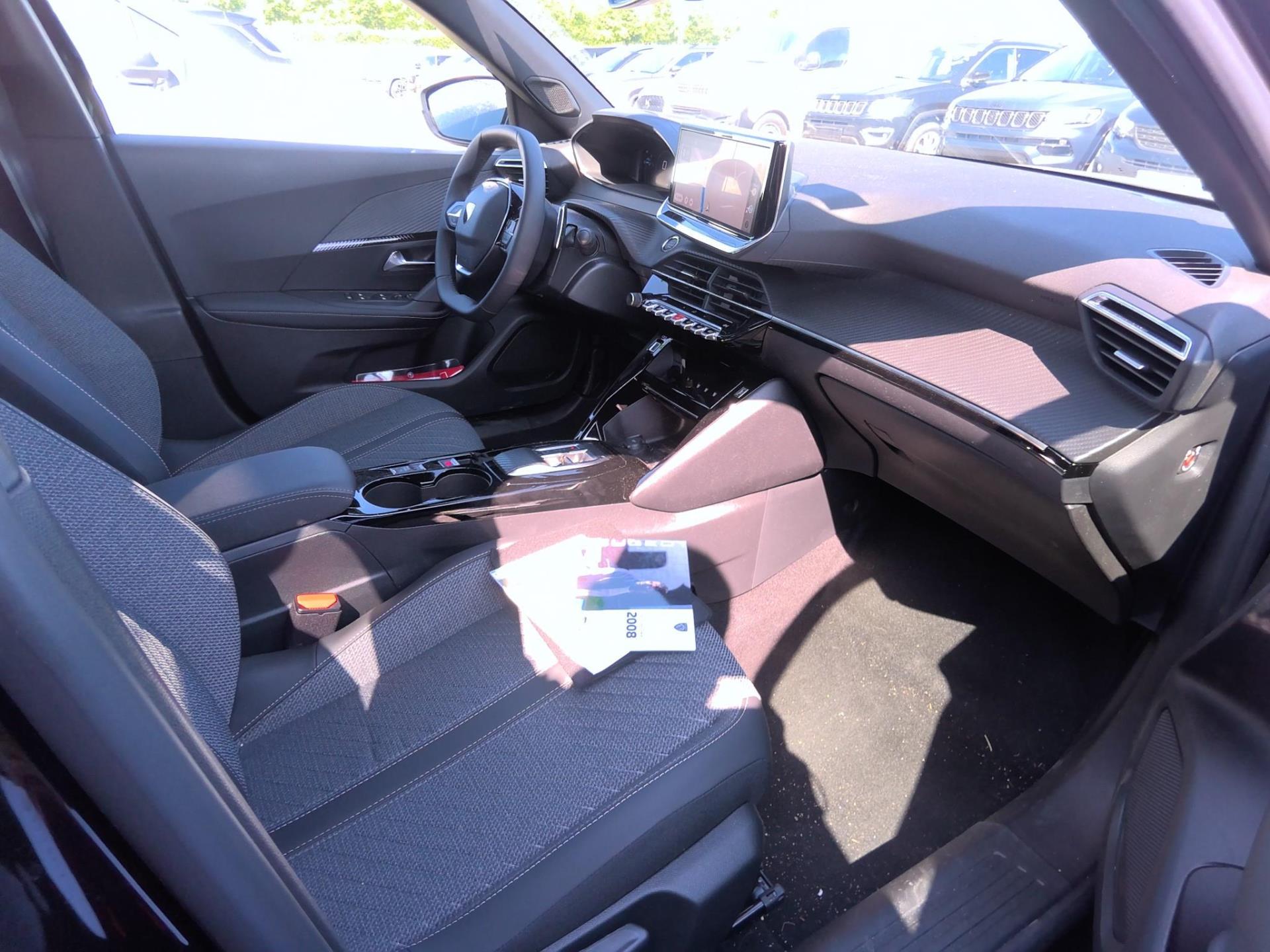 Peugeot 2008 Hybrid 145 e-DCS6 Allure 2025