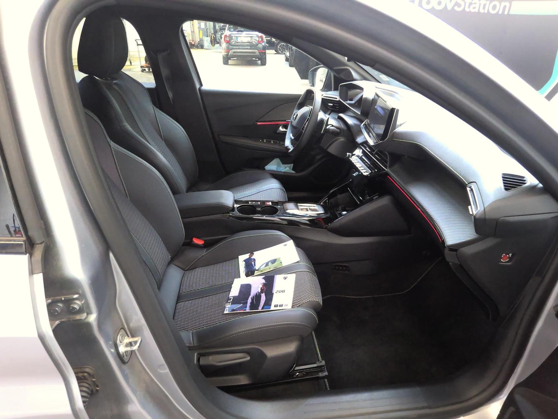 Peugeot 208 Hybrid 136 e-DCS6 GT 2024