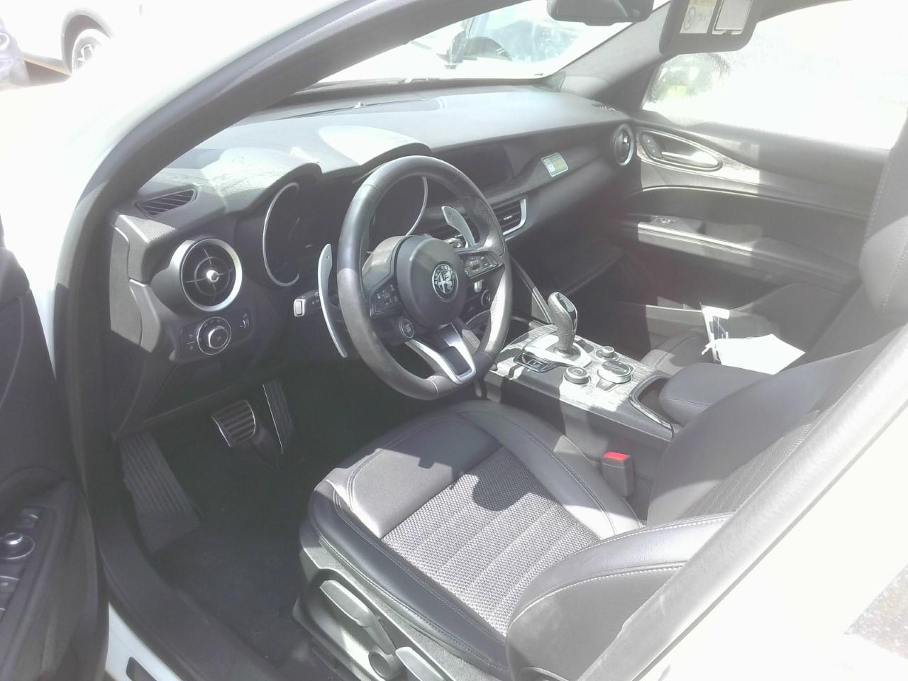 Foto Alfa Romeo Stelvio 3