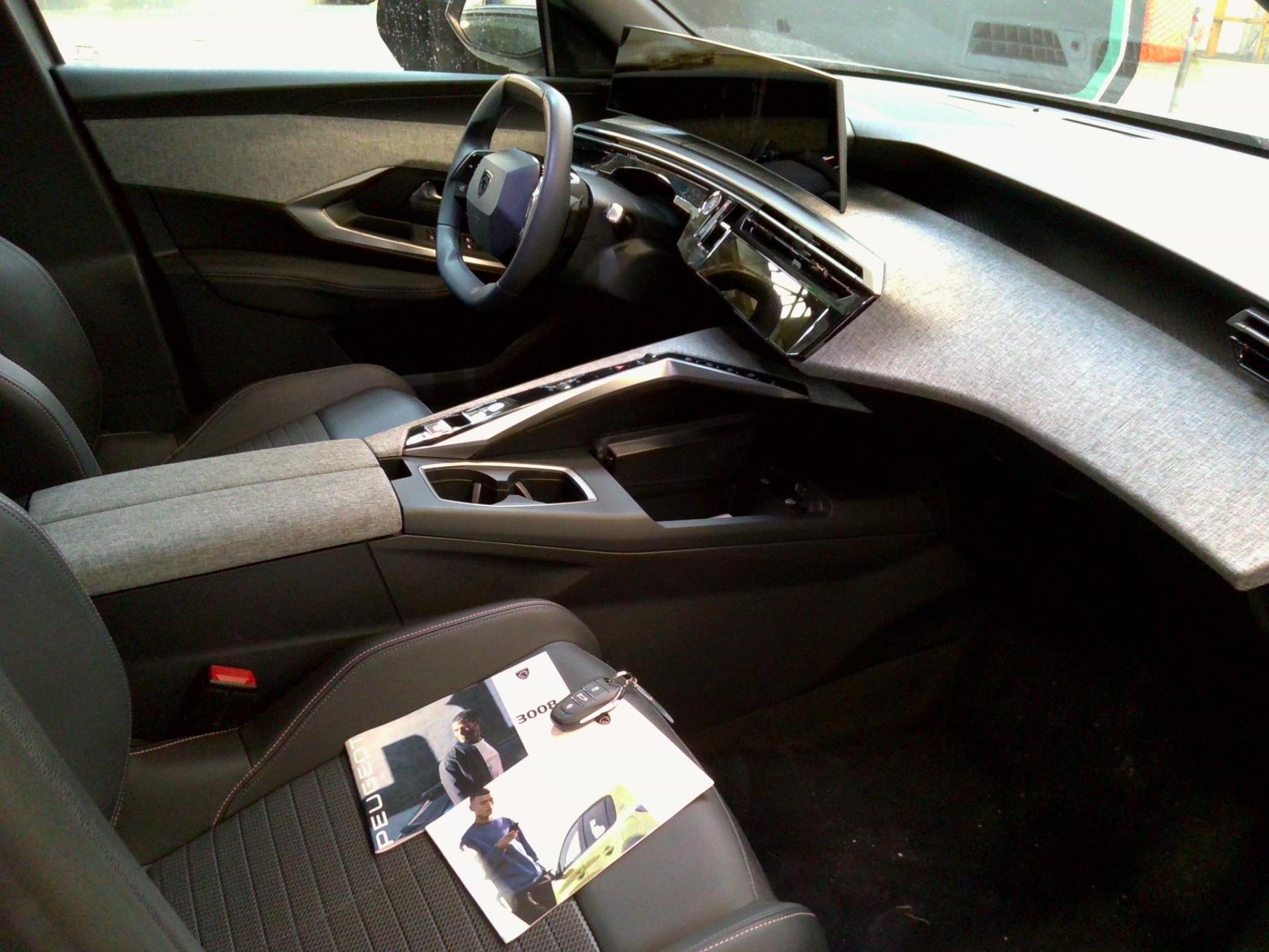 Peugeot 3008 Hybrid 136 e-DCS6 Allure 2024