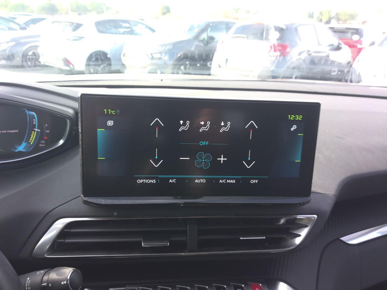 Foto Peugeot 3008 Plug-in Hybrid 8