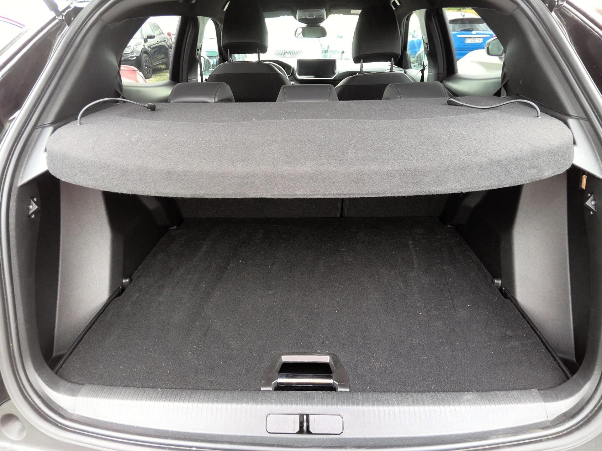 Peugeot 2008 Hybrid 136 e-DCS6 Allure 2025