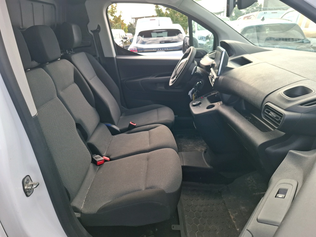 Peugeot PARTNER FOURGON STANDARD 650 KG BLUEHDI 130 S&S EAT8 ASPHALT 2021