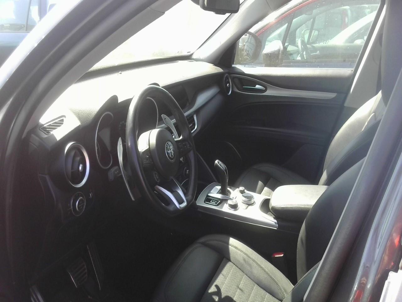Foto Alfa Romeo Stelvio 2